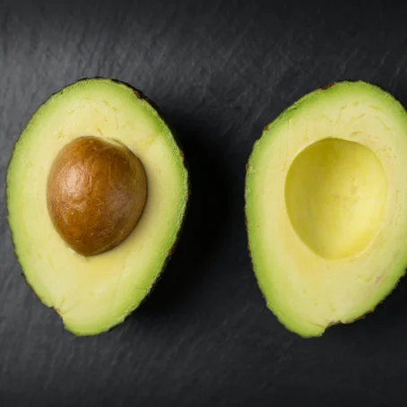 Opengesneden avocado